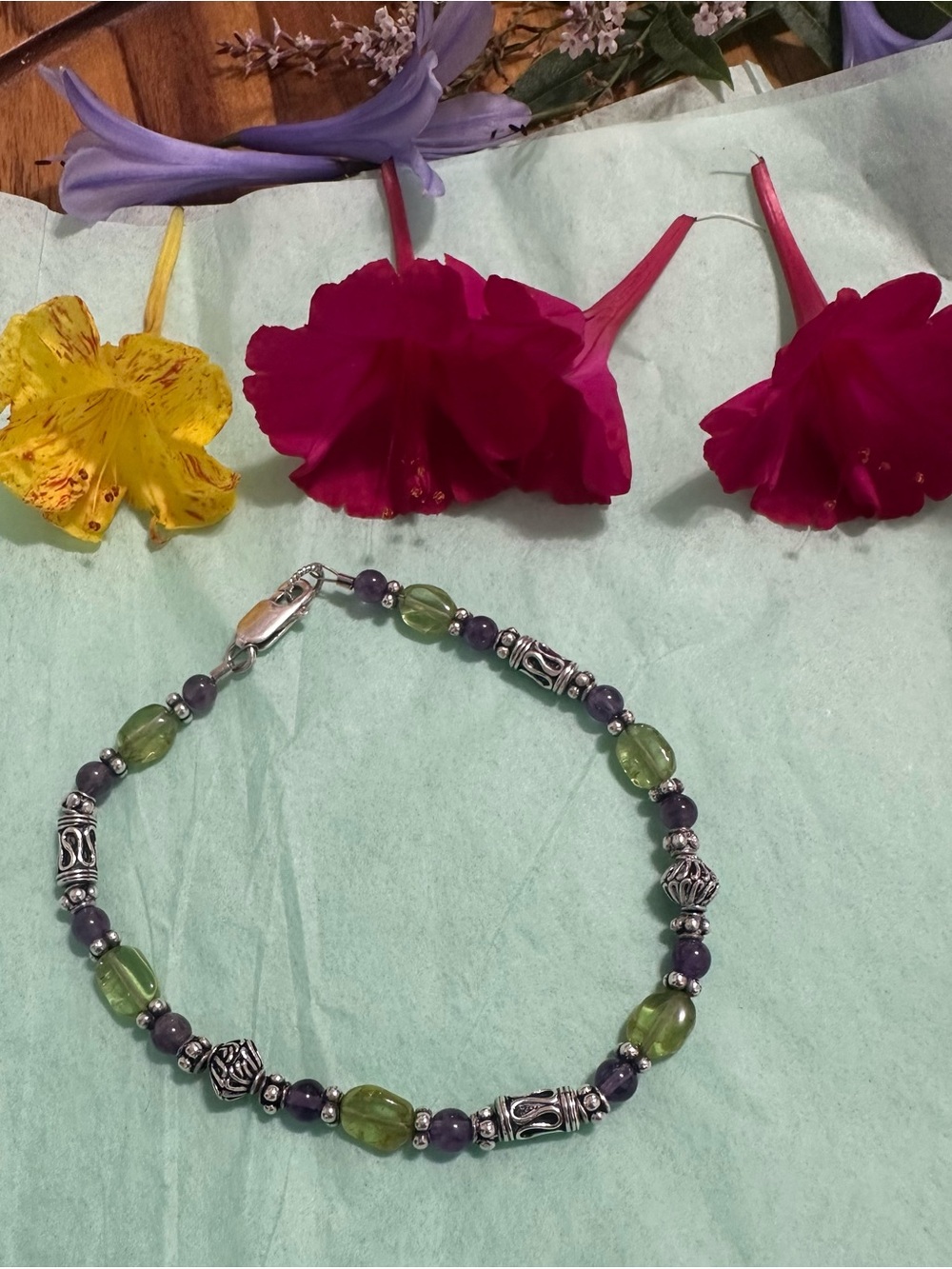 Sterling silver Handcrafted Green and amethyst Beaded Bracelet 7 1/2”